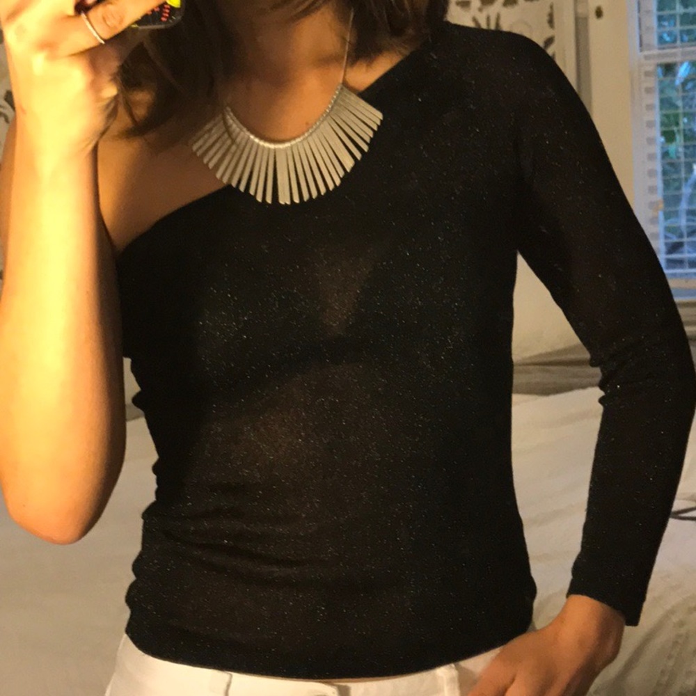 Club Monaco one sleeve top, small